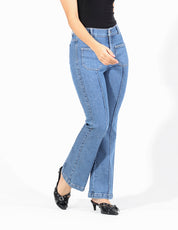 Jeans Cintura Alta Bootcut en Azul Claro con Bolsas Delanteras