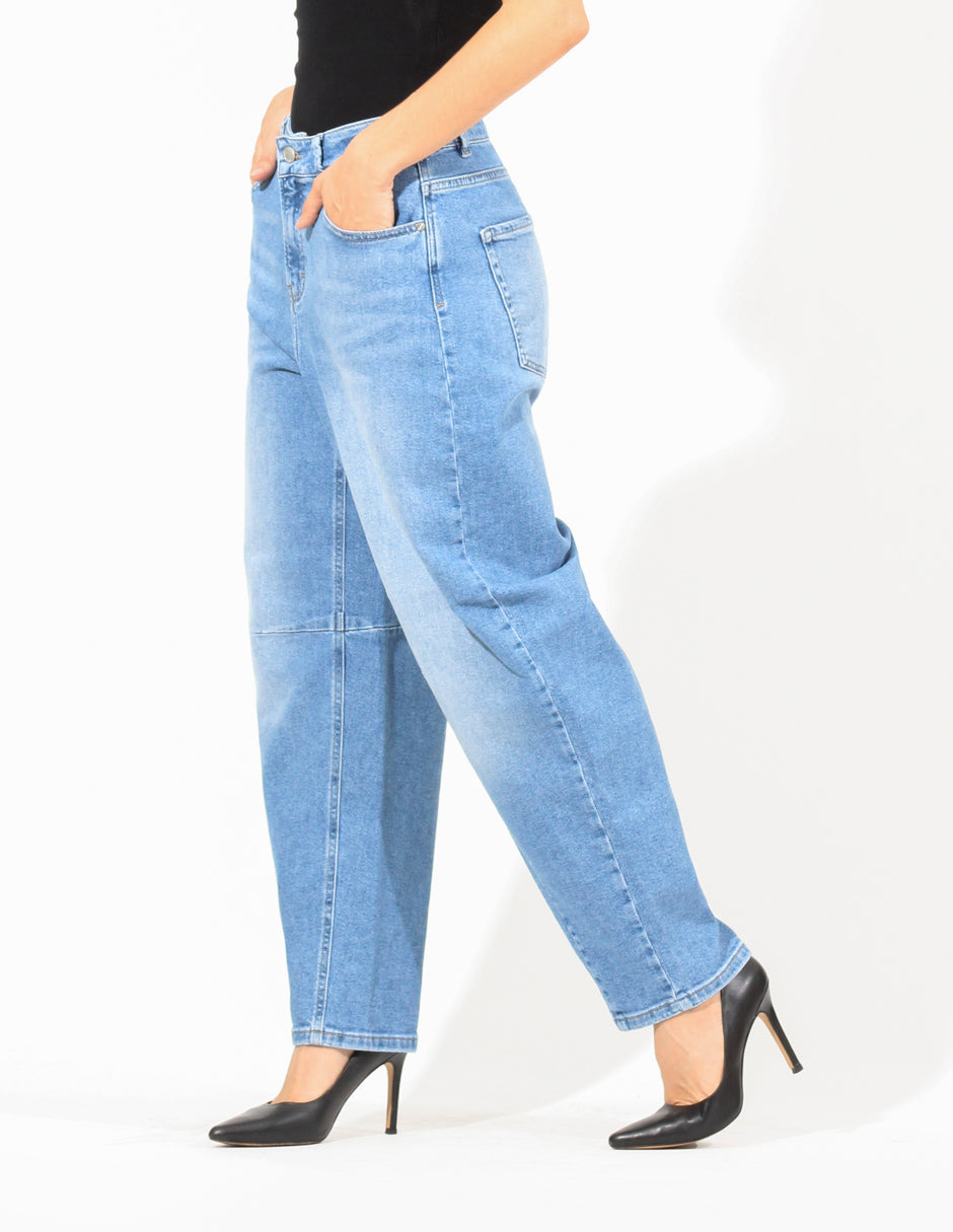 Jeans Cintura Alta Barrel en Azul Claro