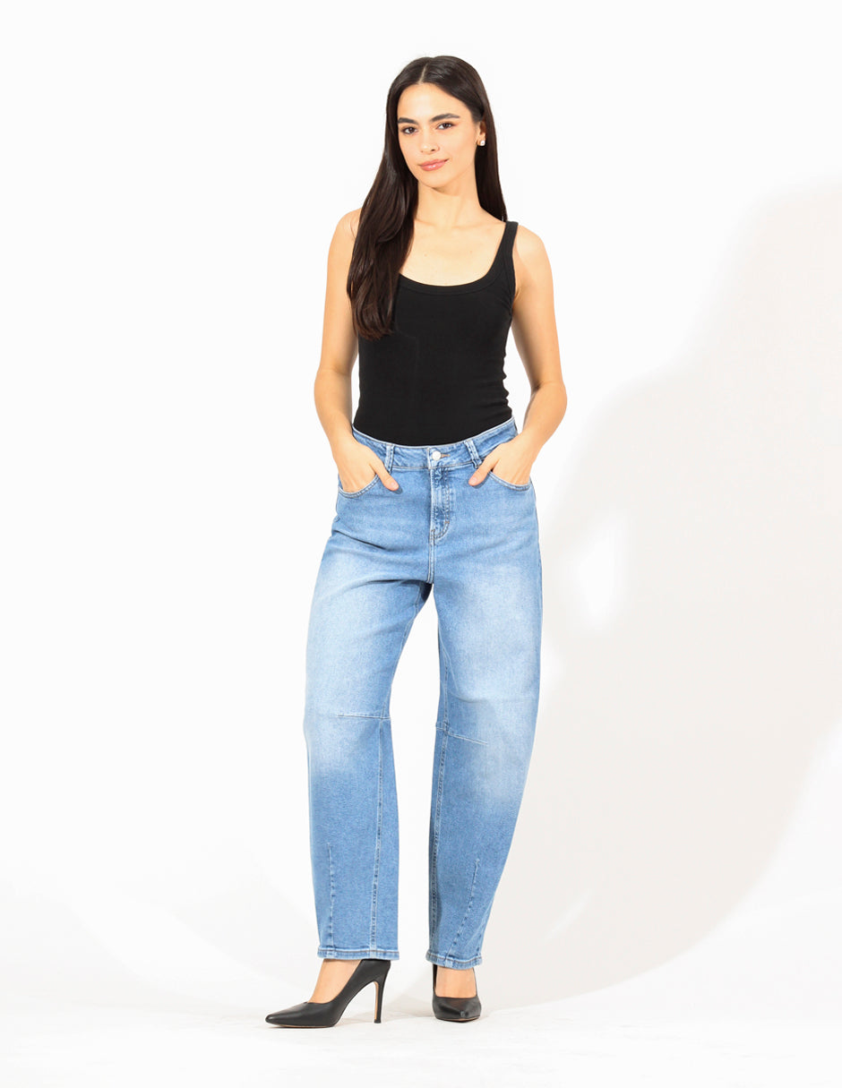 Jeans Cintura Alta Barrel en Azul Claro