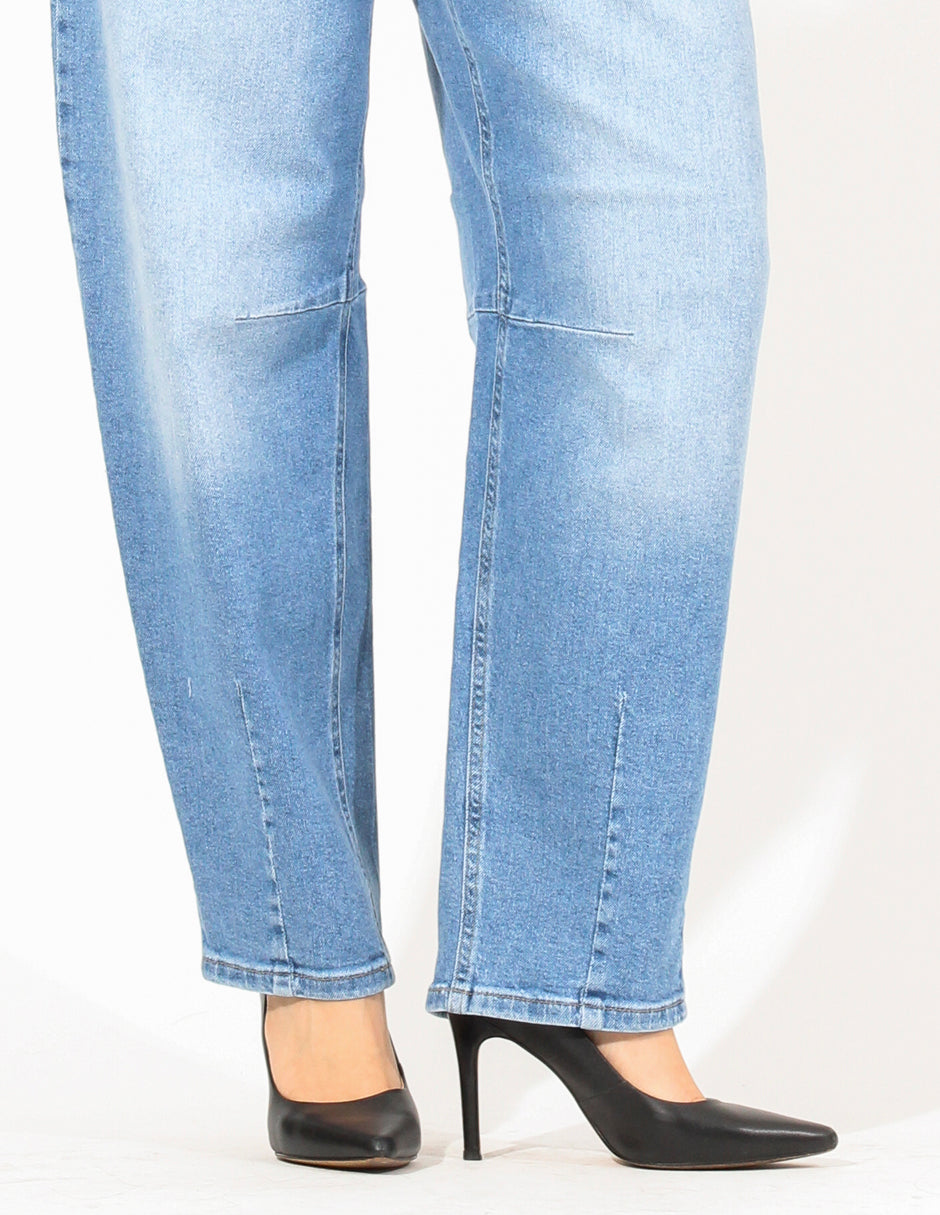 Jeans Cintura Alta Barrel en Azul Claro