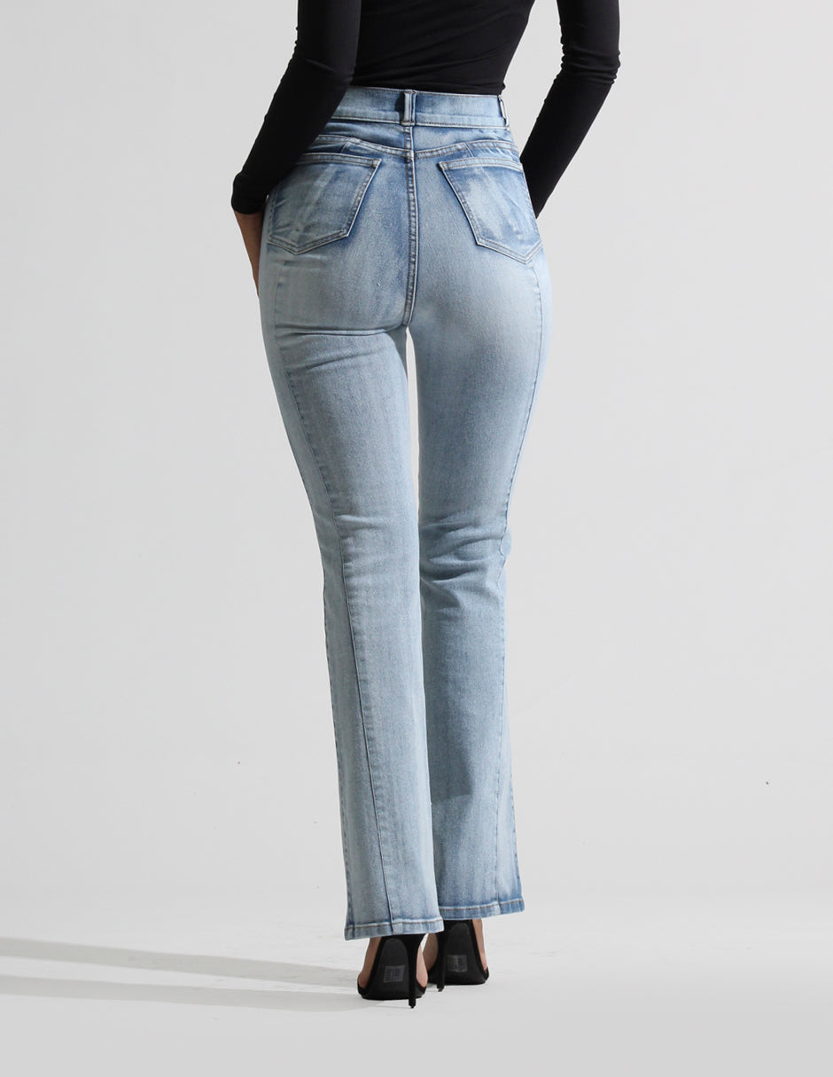 Jeans Cintura Alta Flare en Azul Claro