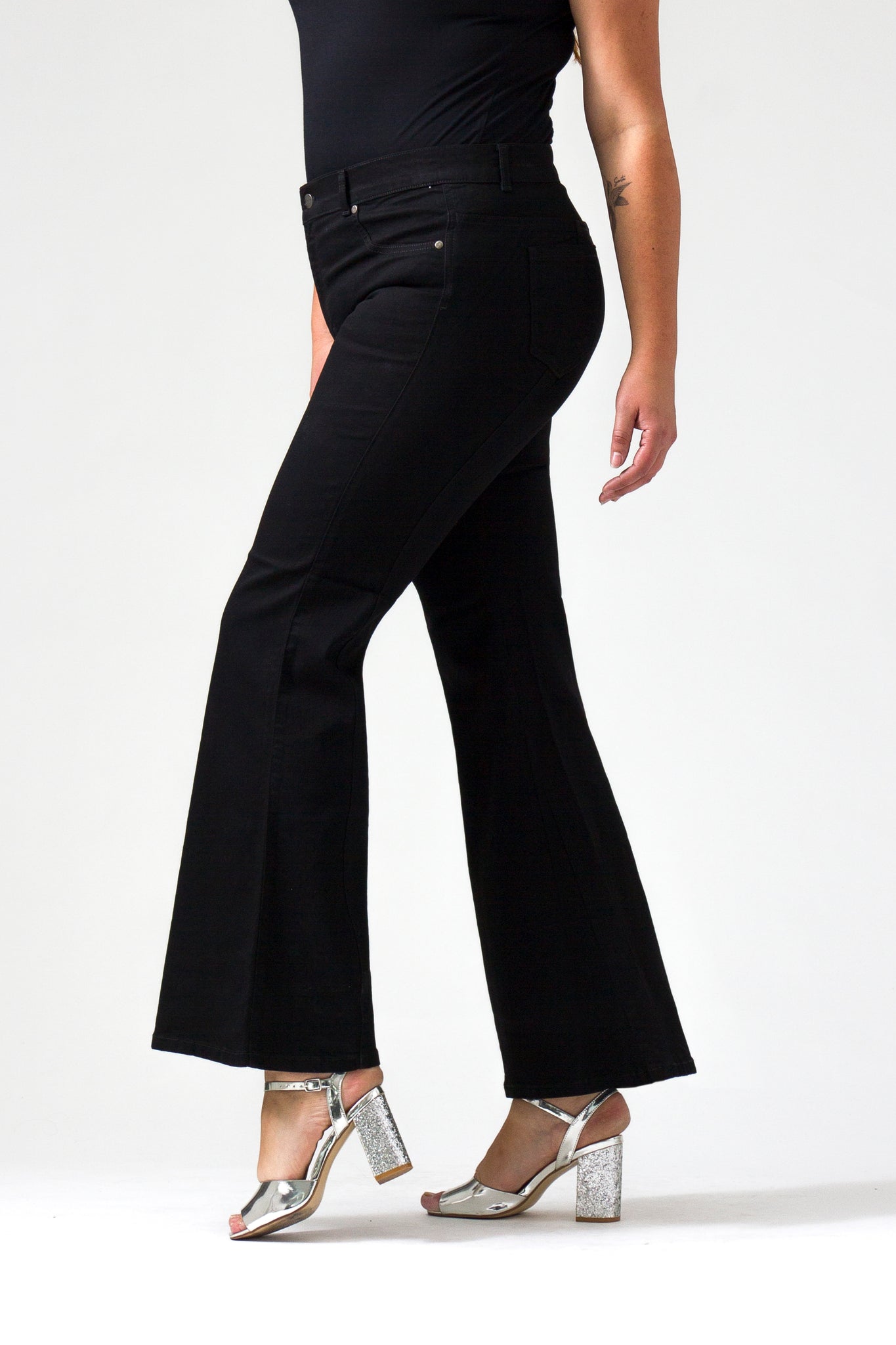 OHPOMP!® Curvy Cintura Alta Flare Jeans Negro F018